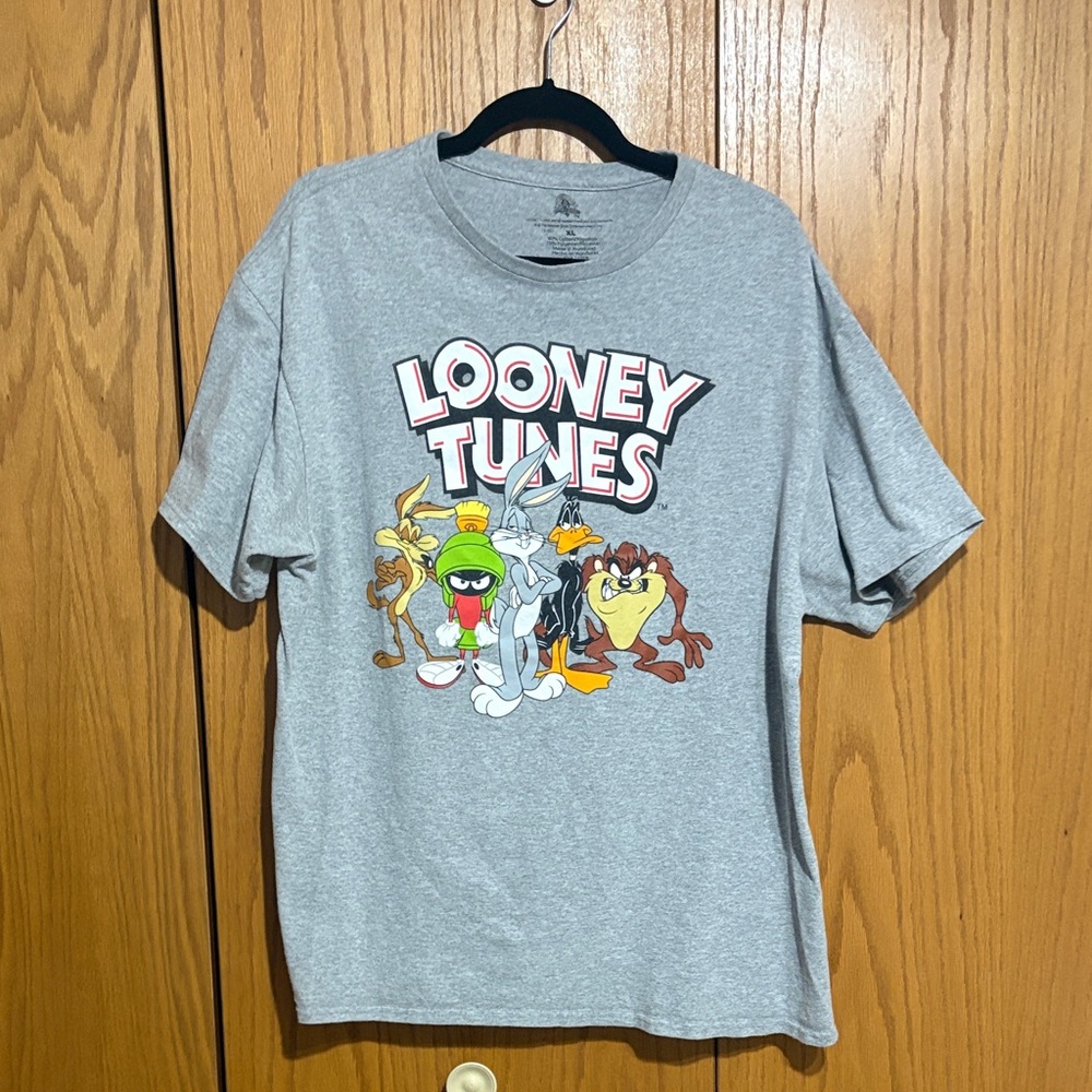 Looney Tunes graphic t-shirt tee‎ size XL